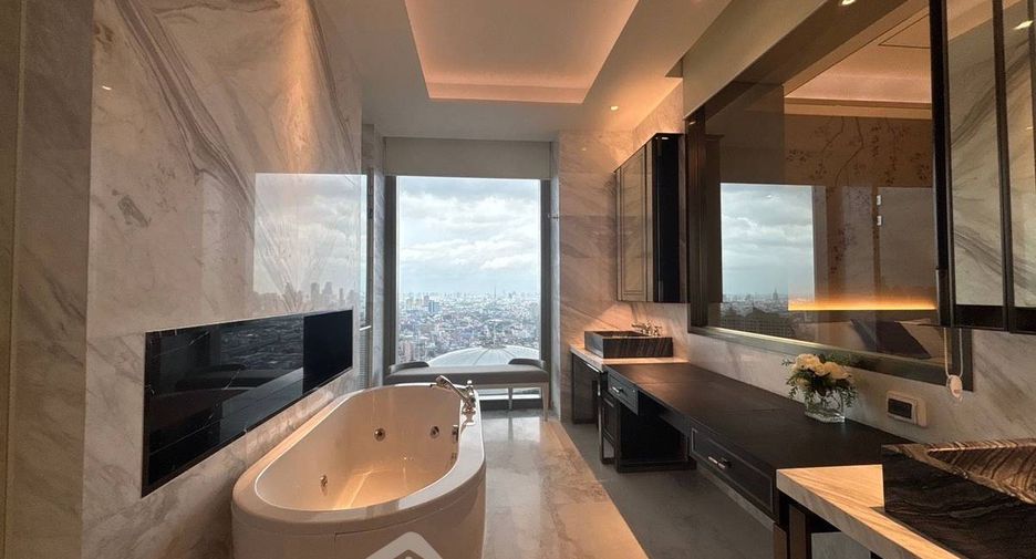 À louer 3 chambres condo à Khlong San, Bangkok