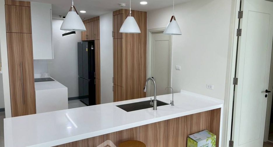 For sale 3 ベッドルーム condo in Sathon, Bangkok