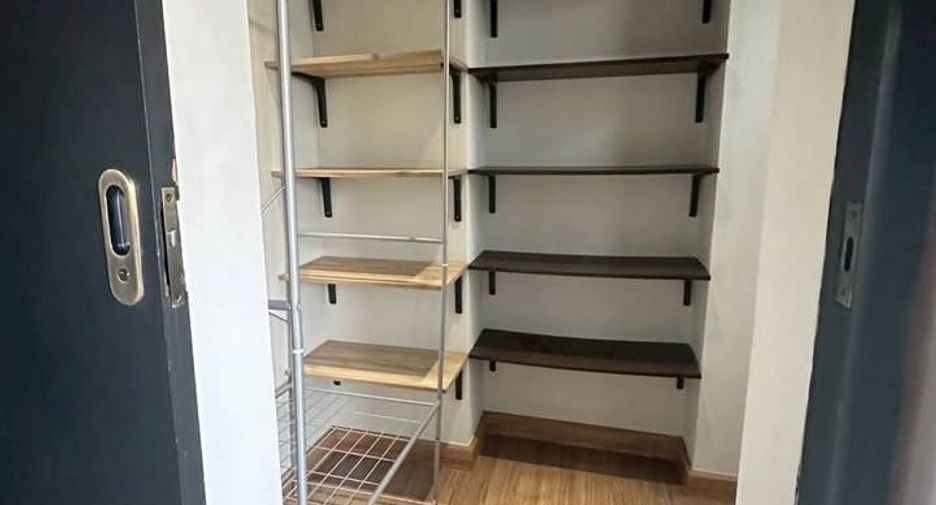 For sale 2 bedrooms condo in Wang Thonglang, Bangkok