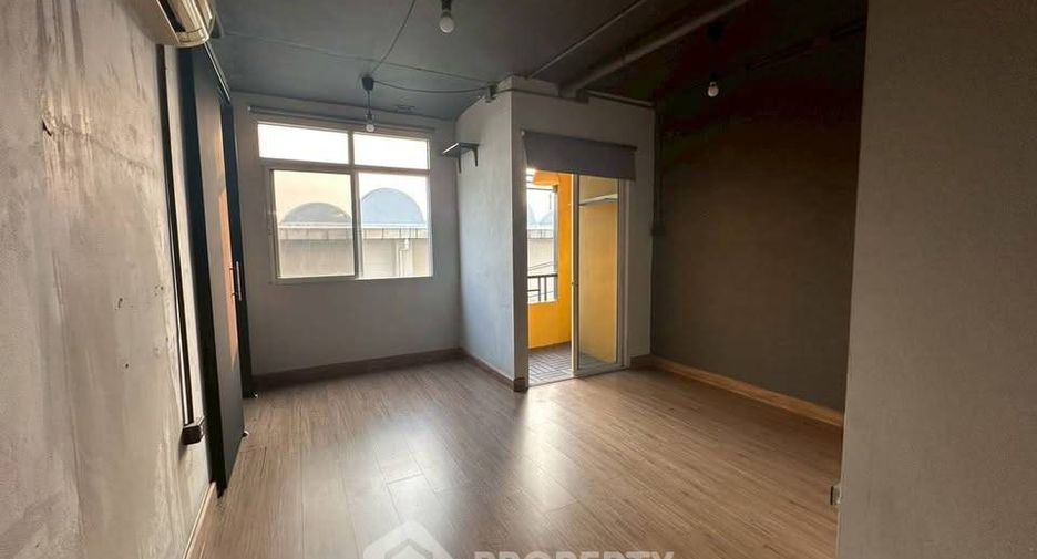 For sale 2 bedrooms condo in Wang Thonglang, Bangkok