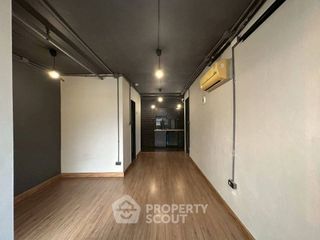 For sale 2 bedrooms condo in Wang Thonglang, Bangkok