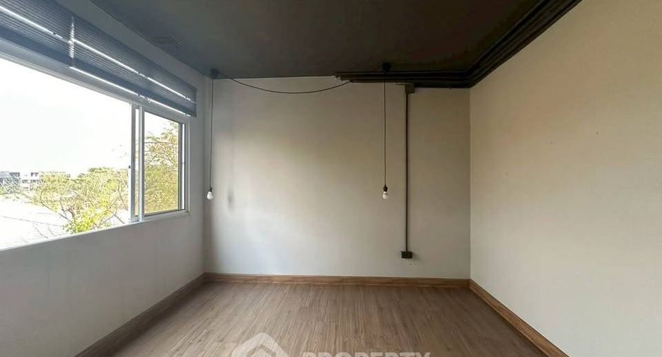 For sale 2 bedrooms condo in Wang Thonglang, Bangkok