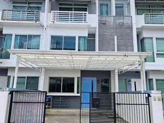Reihenhaus zum Kauf mit 3 Zimmer in Bang Kapi, Bangkok