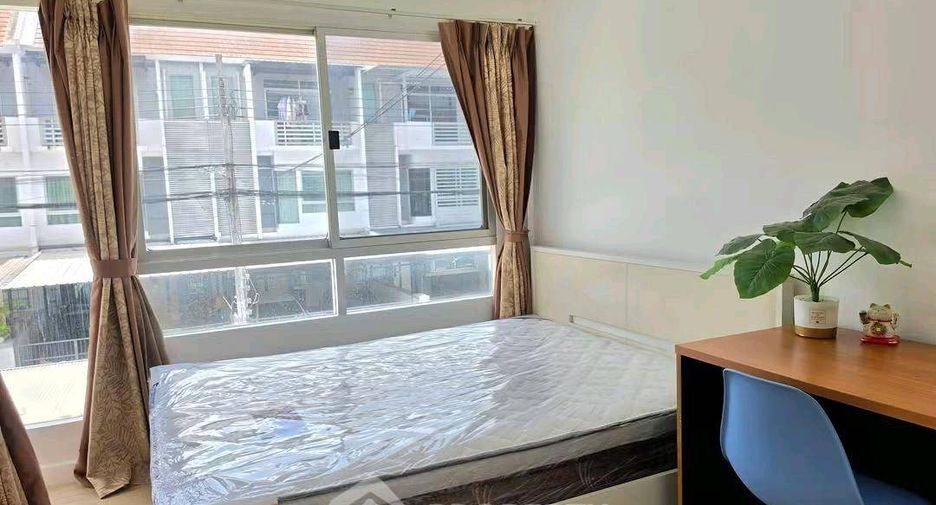 For sale 3 bedrooms townhouse in Bang Kapi, Bangkok