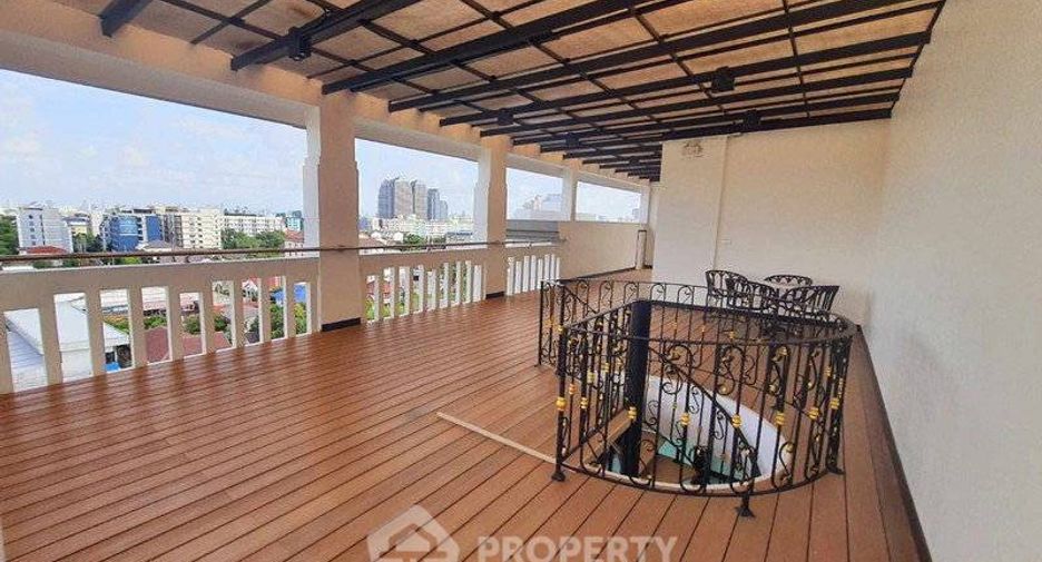 For sale 1 bed condo in Mueang Samut Prakan, Samut Prakan