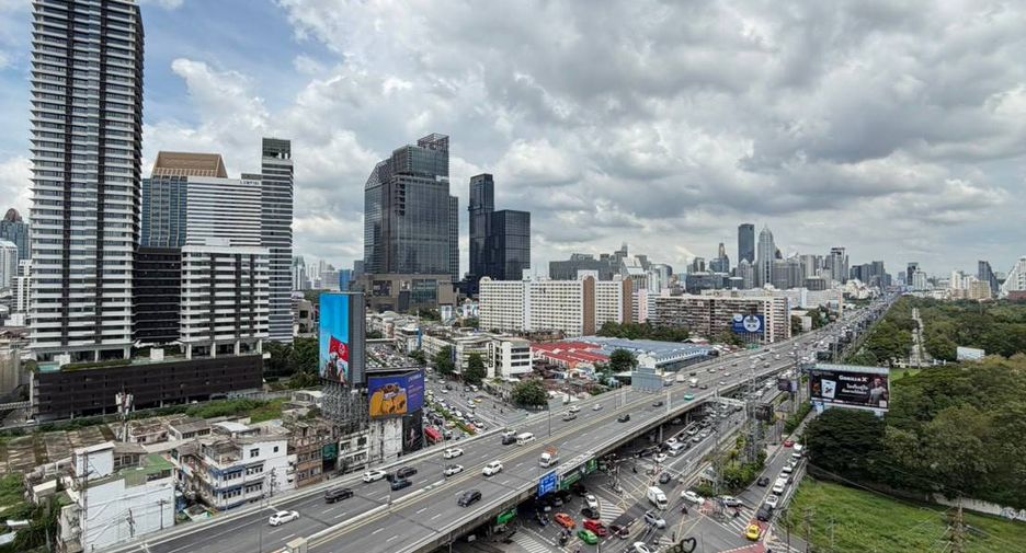 For sale 1 bed condo in Khlong Toei, Bangkok
