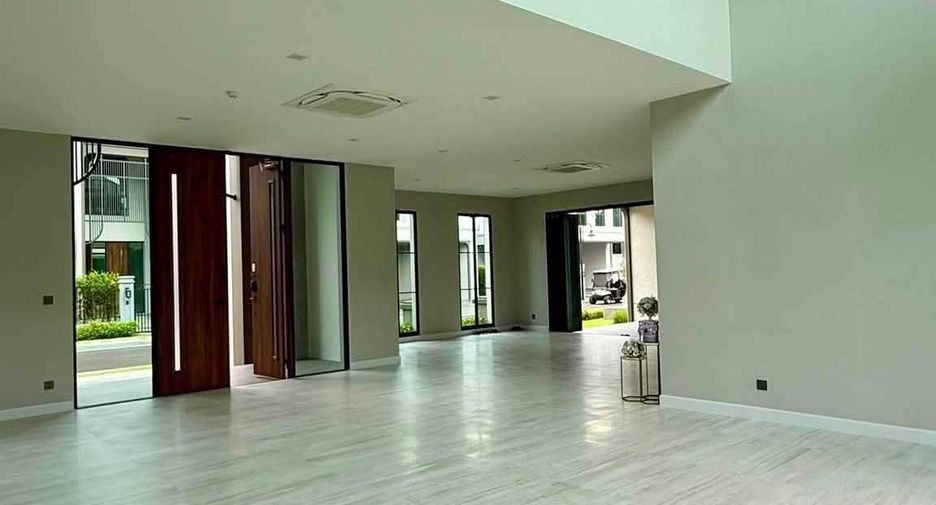 Casa en venta de 5 habitaciones en Taling Chan, Bangkok