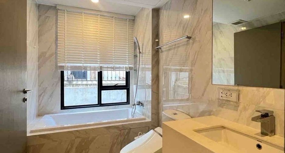 For sale 3 bedrooms condo in Khlong Toei, Bangkok