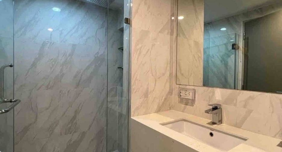 For sale 3 bedrooms condo in Khlong Toei, Bangkok