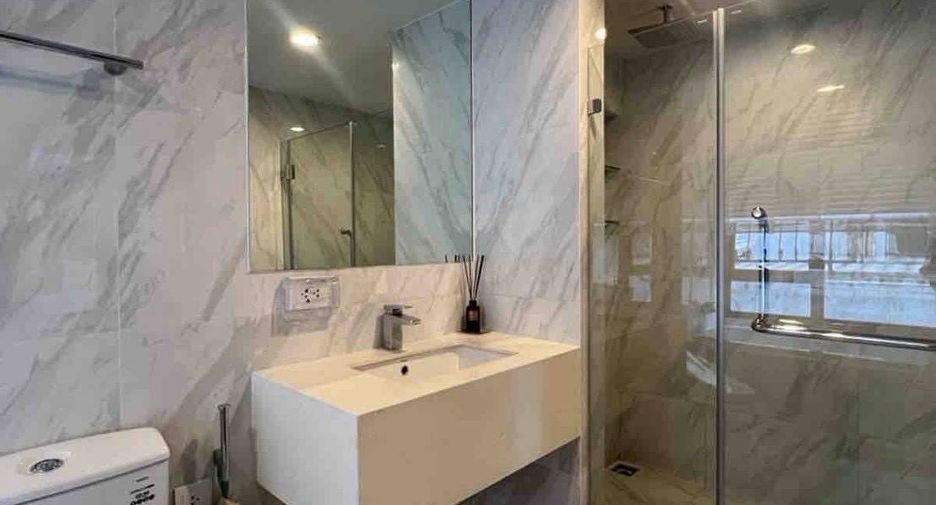 For sale 3 bedrooms condo in Khlong Toei, Bangkok