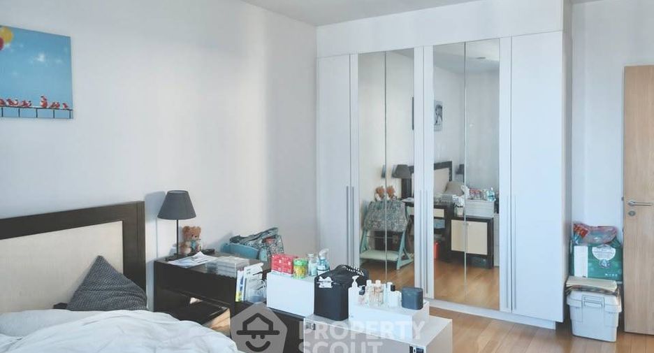 For sale 3 bedrooms condo in Khlong Toei, Bangkok