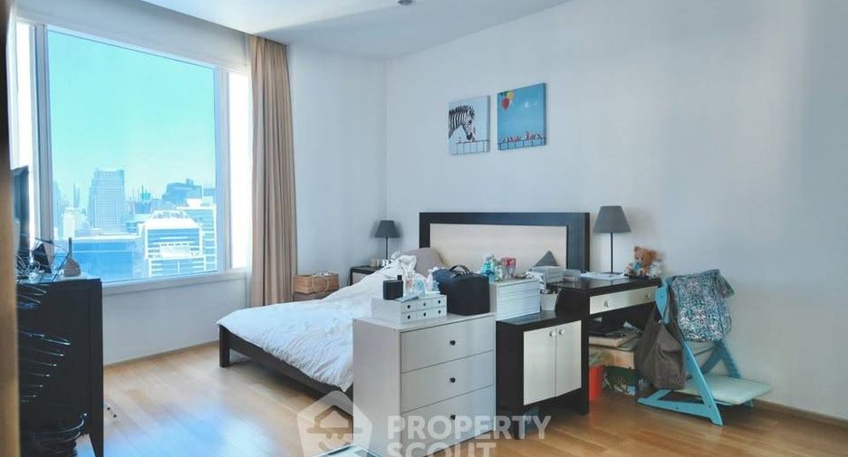 For sale 3 bedrooms condo in Khlong Toei, Bangkok