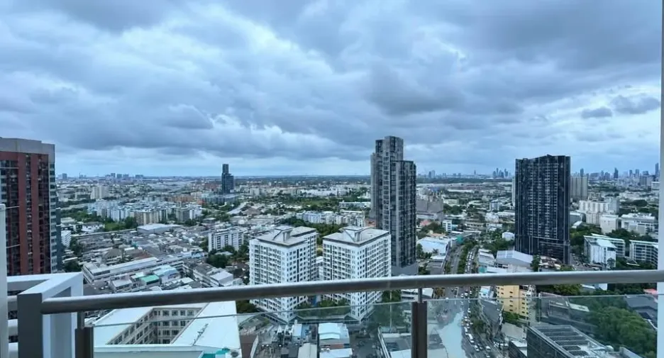 For rent 2 bedrooms condo in Khlong Toei, Bangkok