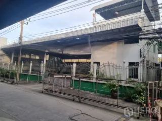 For sale warehouse in Yan Nawa, Bangkok