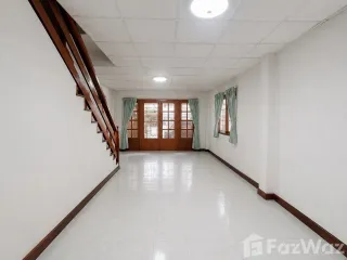 Casa adosada en venta de 3 habitaciones en Mueang Chiang Mai, Chiang Mai