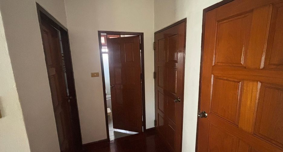 Casa en venta de 4 habitaciones en Watthana, Bangkok
