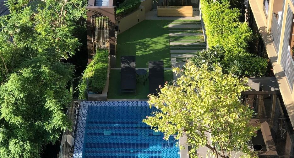 For rent 2 bedrooms condo in Phra Khanong, Bangkok