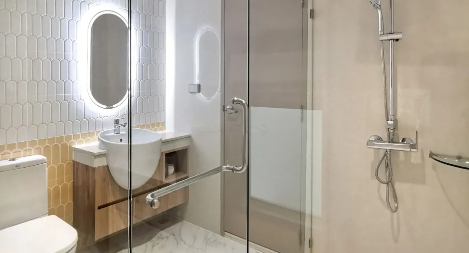 For sale 3 bedrooms condo in Khlong Toei, Bangkok