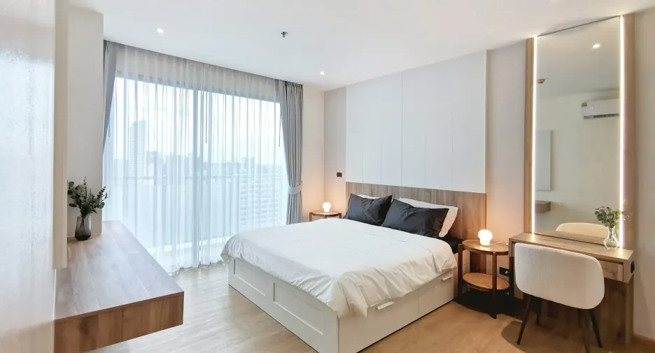 For sale 3 bedrooms condo in Khlong Toei, Bangkok