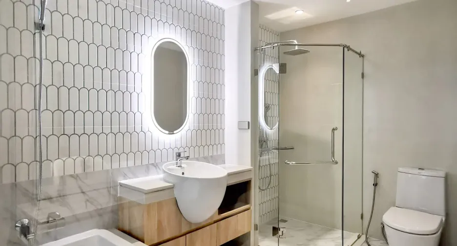 For sale 3 bedrooms condo in Khlong Toei, Bangkok