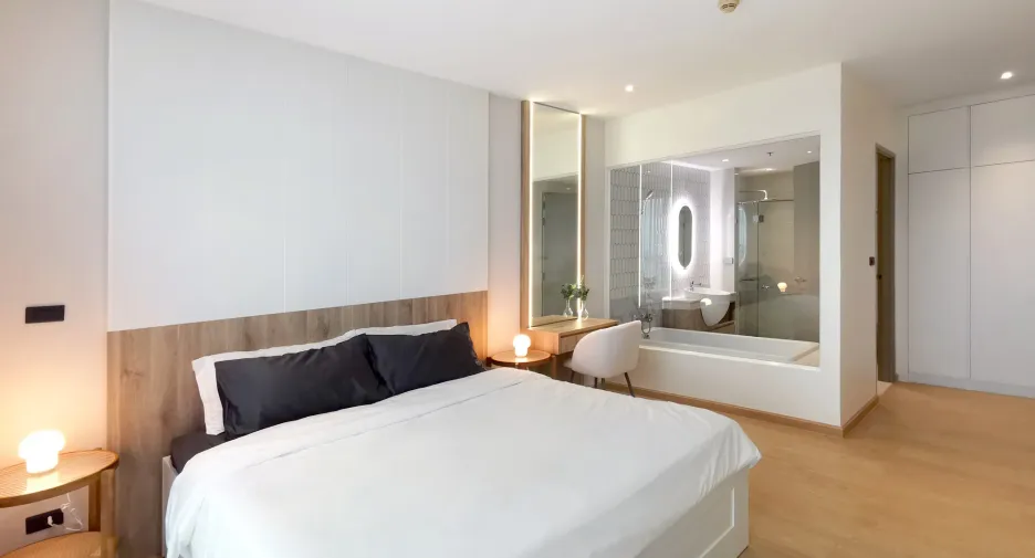 For sale 3 bedrooms condo in Khlong Toei, Bangkok