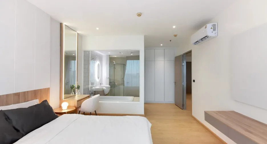 For sale 3 bedrooms condo in Khlong Toei, Bangkok