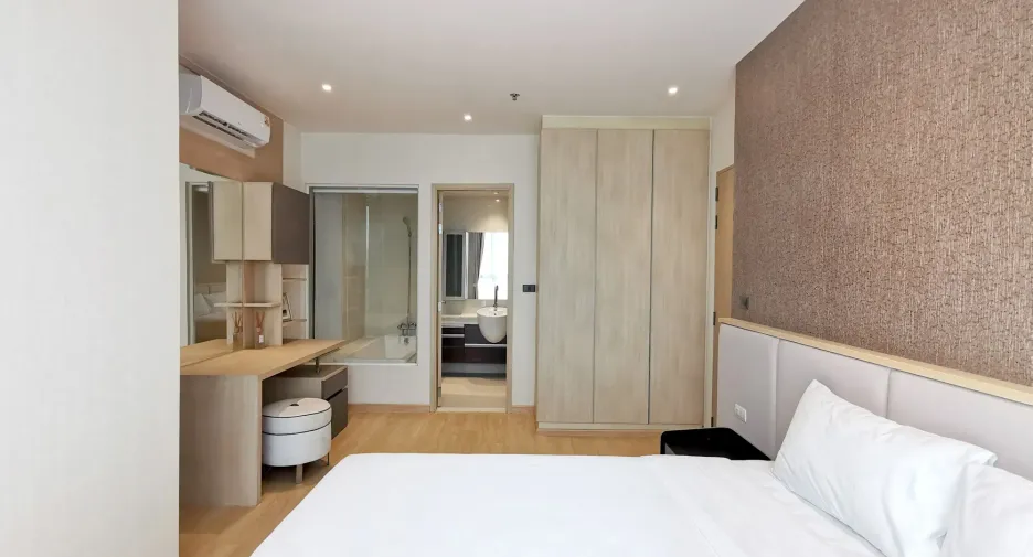 For rent 2 bedrooms condo in Khlong Toei, Bangkok