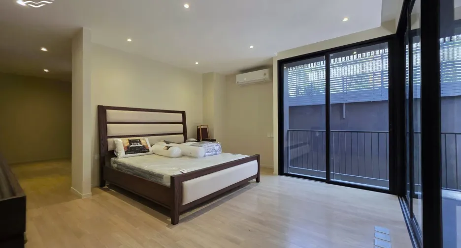 Casa en alquiler de 5 habitaciones en Rat Burana, Bangkok