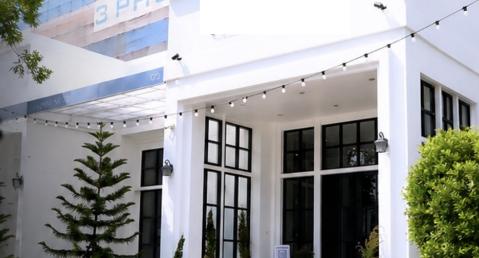 Local comercial en venta de 2 habitaciones en Bang Na, Bangkok