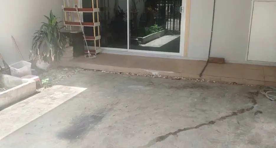 For rent 3 bedrooms townhouse in Suan Luang, Bangkok