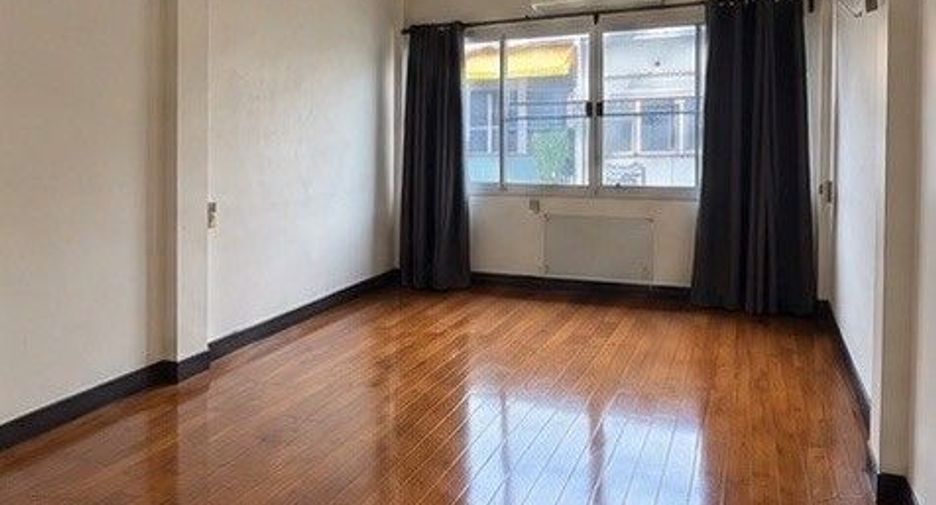 For sale 2 bedrooms retail Space in Sathon, Bangkok