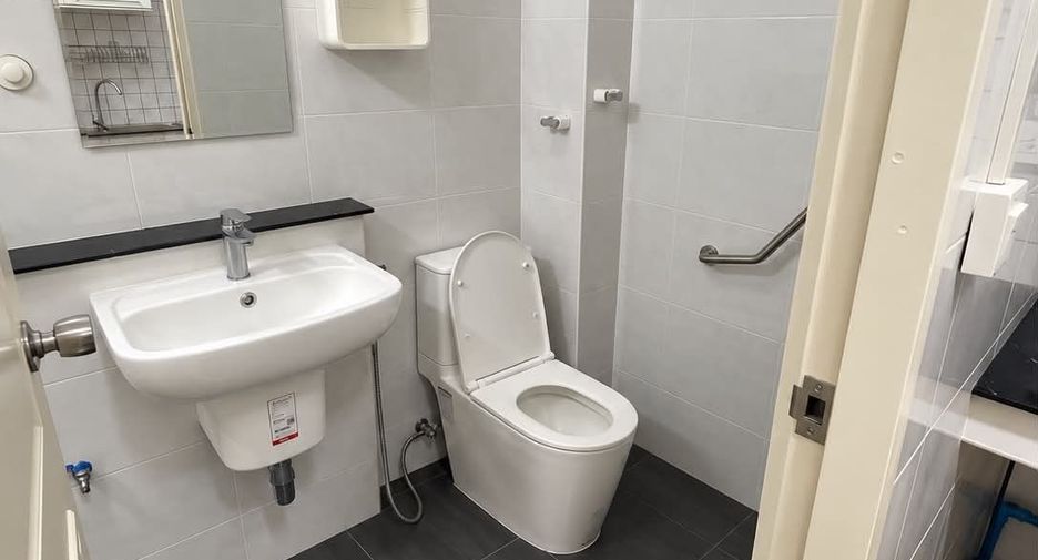 For sale 2 bedrooms retail Space in Sathon, Bangkok