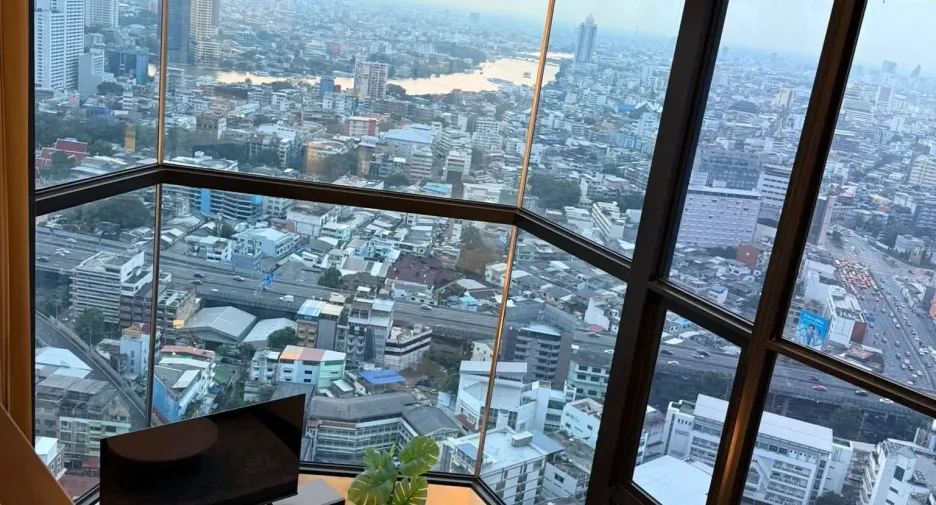 For rent 2 bedrooms condo in Bang Rak, Bangkok