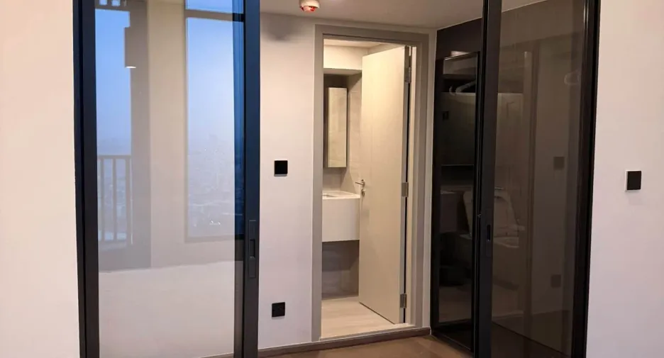 For rent 2 bedrooms condo in Bang Rak, Bangkok