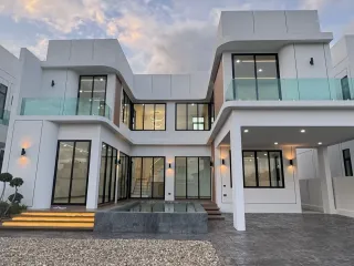 Casa en venta de 4 habitaciones en Hang Dong, Chiang Mai
