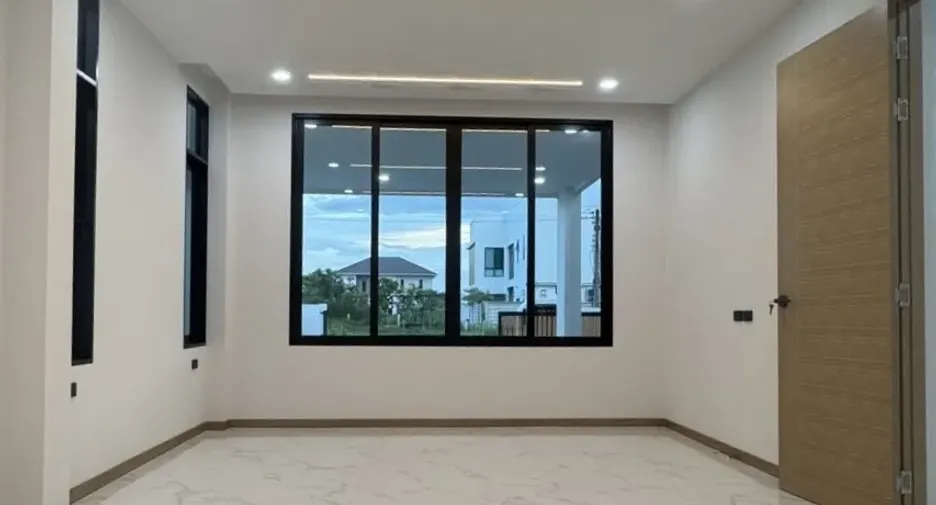 Casa en venta de 4 habitaciones en Hang Dong, Chiang Mai
