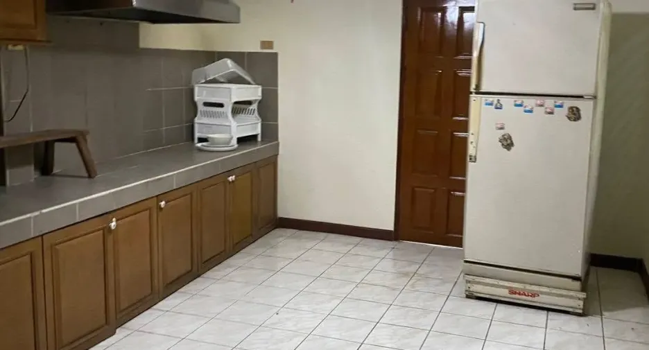 Haus zur Miete mit 4 Zimmer in Mueang Chiang Mai, Chiang Mai