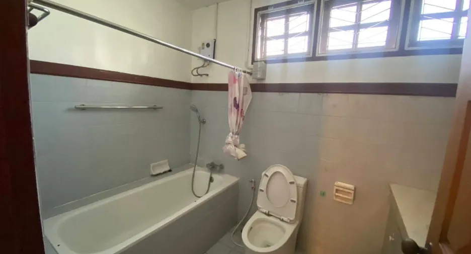 Haus zur Miete mit 4 Zimmer in Mueang Chiang Mai, Chiang Mai