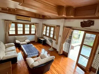 For rent 4 bedrooms house in Mueang Chiang Mai, Chiang Mai