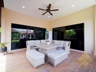 Haus zur Miete und zum Kauf mit 6 Zimmer in Bang Lamung, Chonburi