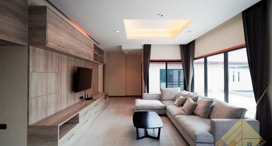 Haus zur Miete und zum Kauf mit 6 Zimmer in Bang Lamung, Chonburi