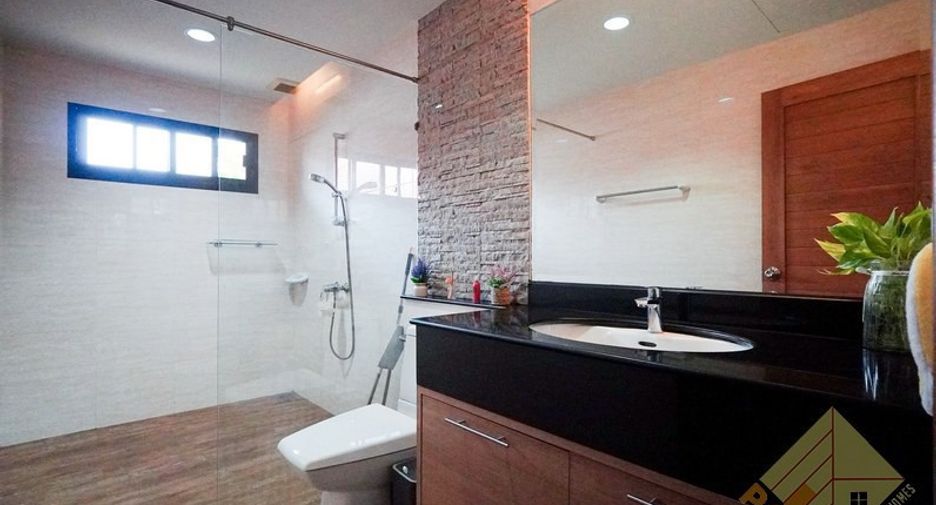 Haus zur Miete und zum Kauf mit 6 Zimmer in Bang Lamung, Chonburi