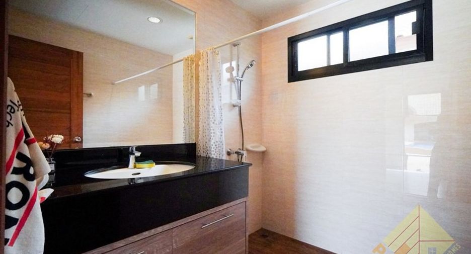 Haus zur Miete und zum Kauf mit 6 Zimmer in Bang Lamung, Chonburi