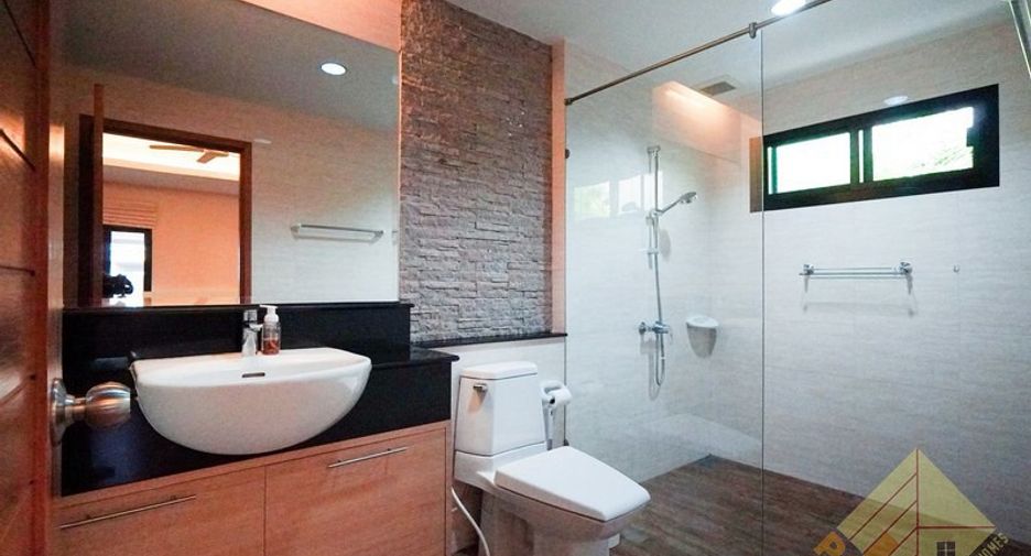 Haus zur Miete und zum Kauf mit 6 Zimmer in Bang Lamung, Chonburi