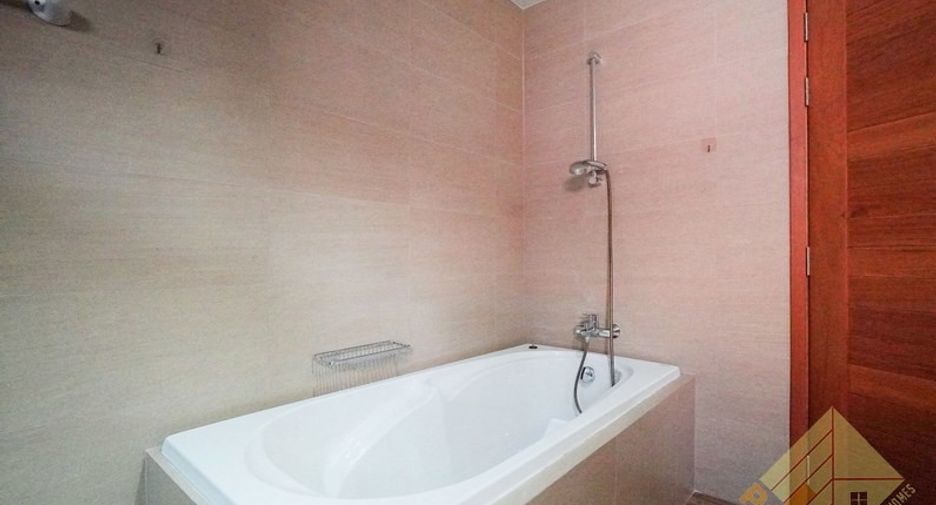 Haus zur Miete und zum Kauf mit 6 Zimmer in Bang Lamung, Chonburi