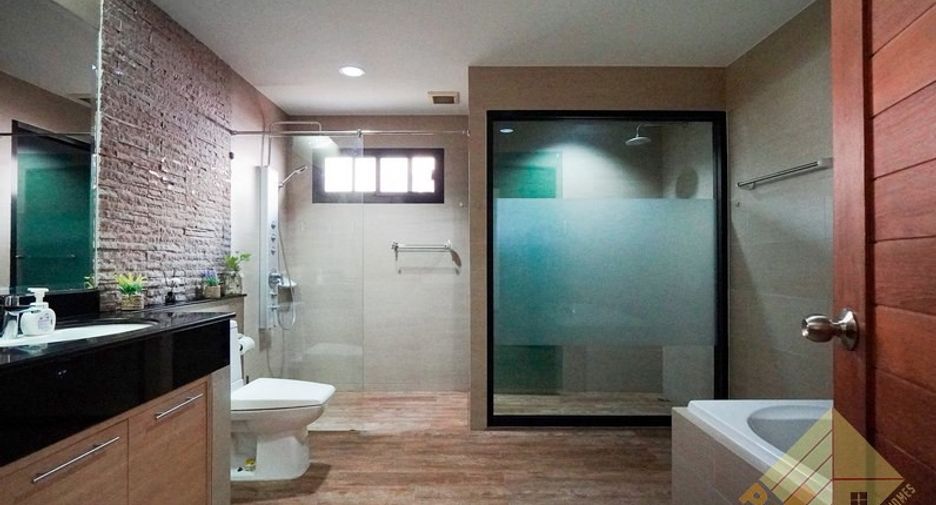 Haus zur Miete und zum Kauf mit 6 Zimmer in Bang Lamung, Chonburi