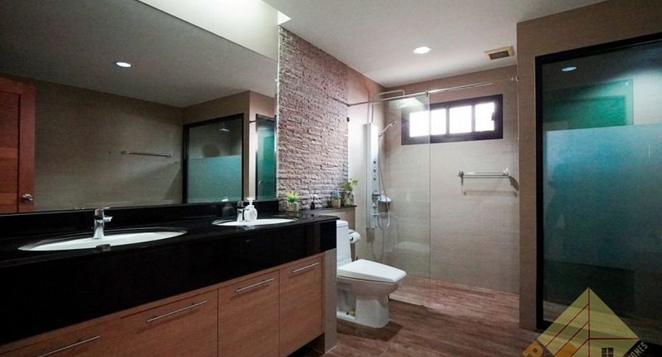 Haus zur Miete und zum Kauf mit 6 Zimmer in Bang Lamung, Chonburi