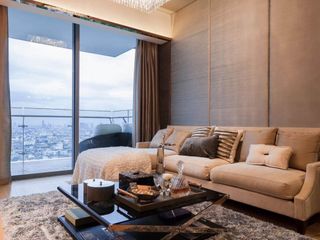 For rent 2 bedrooms condo in Yan Nawa, Bangkok