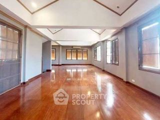 For sale 3 bedrooms house in Thawi Watthana, Bangkok