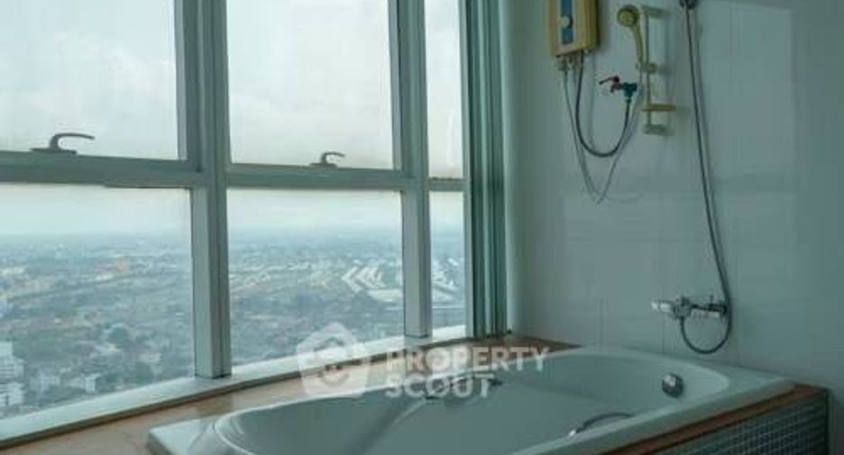 For rent 3 bedrooms condo in Bang Kapi, Bangkok